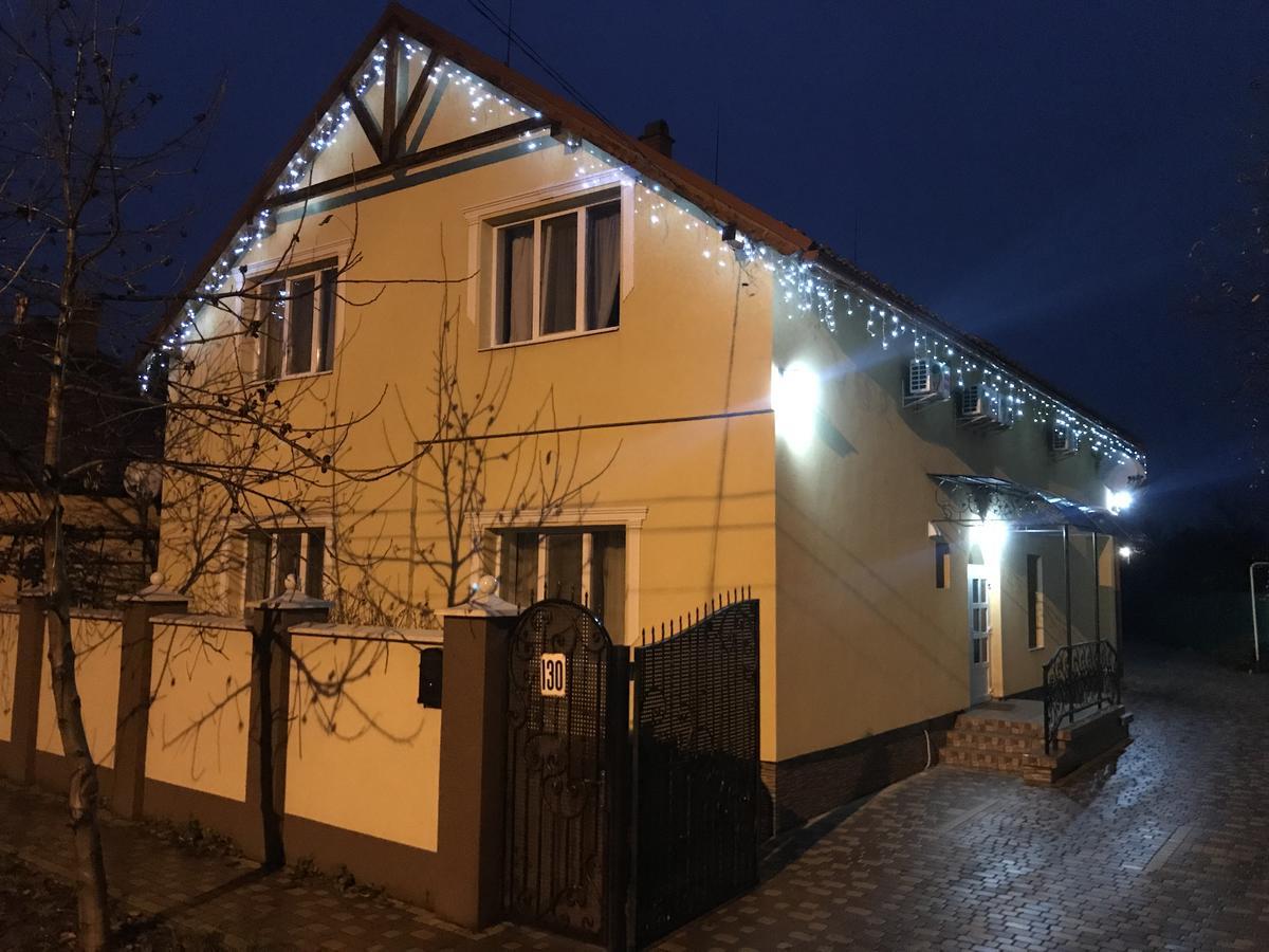 Міні Готель Вілла Вікторія Berehove  Extérieur photo