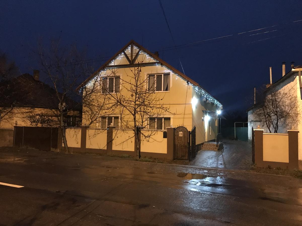 Міні Готель Вілла Вікторія Berehove  Extérieur photo