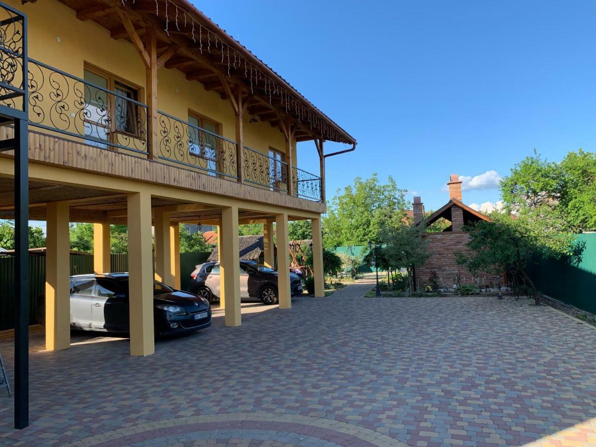 Міні Готель Вілла Вікторія Berehove  Extérieur photo